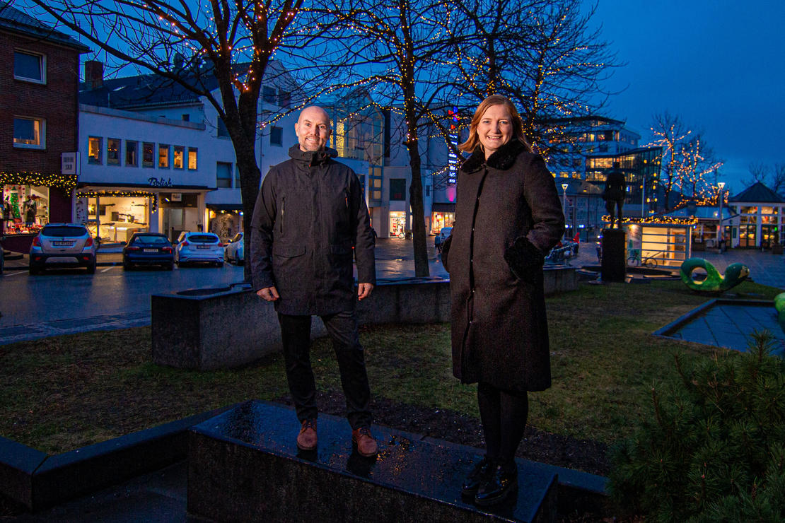 Banksjef for Salten i SpareBank 1 Nord-Norge, Bertil Sandvik Aas og ordfører Ida Pinnerød. Foto: Per-Inge Johnsen