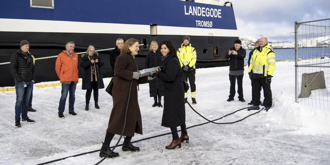 Ordfører Ida Pinnerød åpnet det nye landstrømsanlegget i Bodø havn i februar år. Foto: Bodø havn