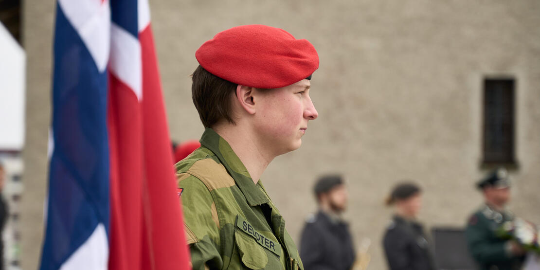 soldat med flagg