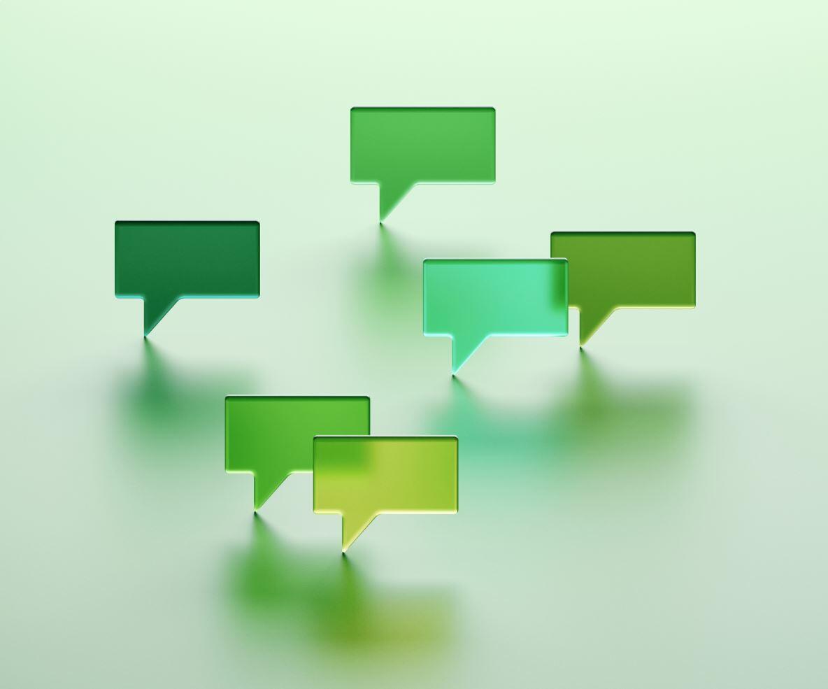 Illustrasjon som viser tomme snakkebobler i forskjellige grønnfarger. 