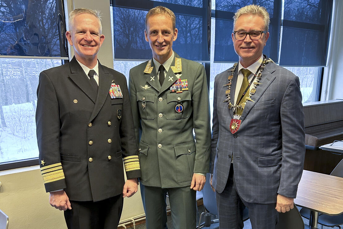Odd Emil Ingebrigtsen sammen med Norges forsvarssjef Eirik Kristoffersen og Vice Admiral Daniel Dwyer, U.S. Navy, Joint Force Command Norfolk. 