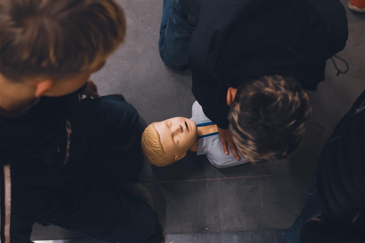 Ungdommer på egenberedskapsuka - Klikk for stort bilde